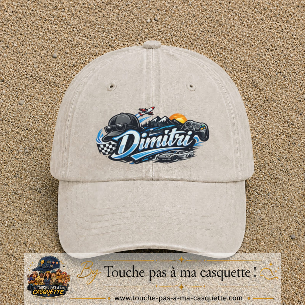 Casquette Beige clair délavé avec motif Prénom Dimitri univers vitesse en 7 cm – vue principale