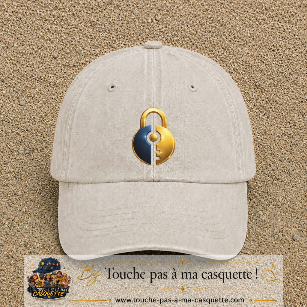 Image principale casquette Beige clair délavé avec motif Cadenas doré 7 cm