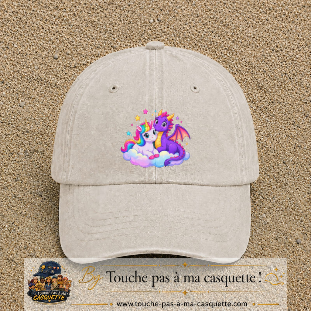 Casquette Beige clair délavé motif Licorne et bébé dragon logo 7 cm