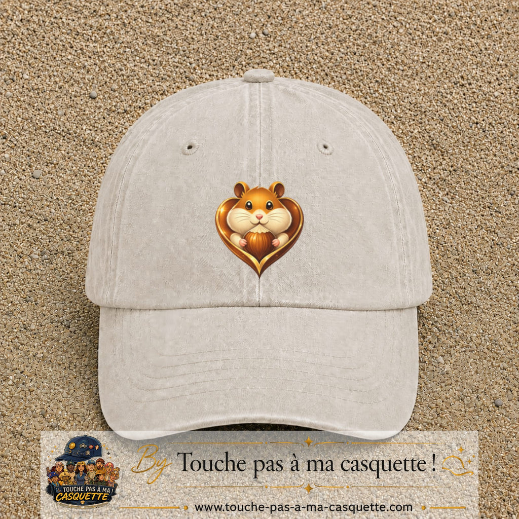 Casquette Beige clair délavé avec motif Hamster au gland dans un cœur en 7 cm – vue principale