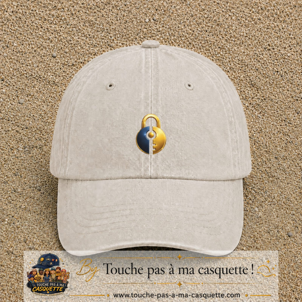 Image principale casquette Beige clair délavé avec motif Cadenas doré 5 cm