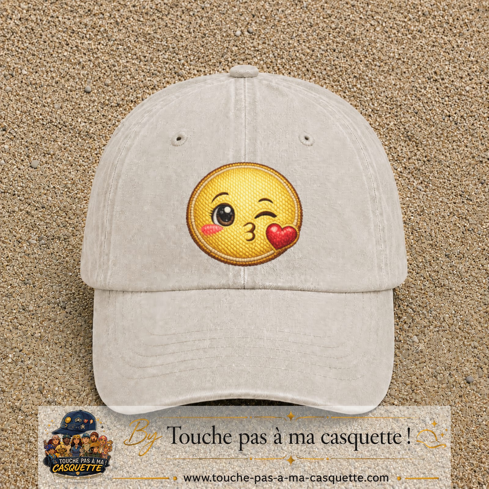 Image principale produit10grosBC - casquette Beige clair délavé avec visuel Emoji bisou cœur 7 cm