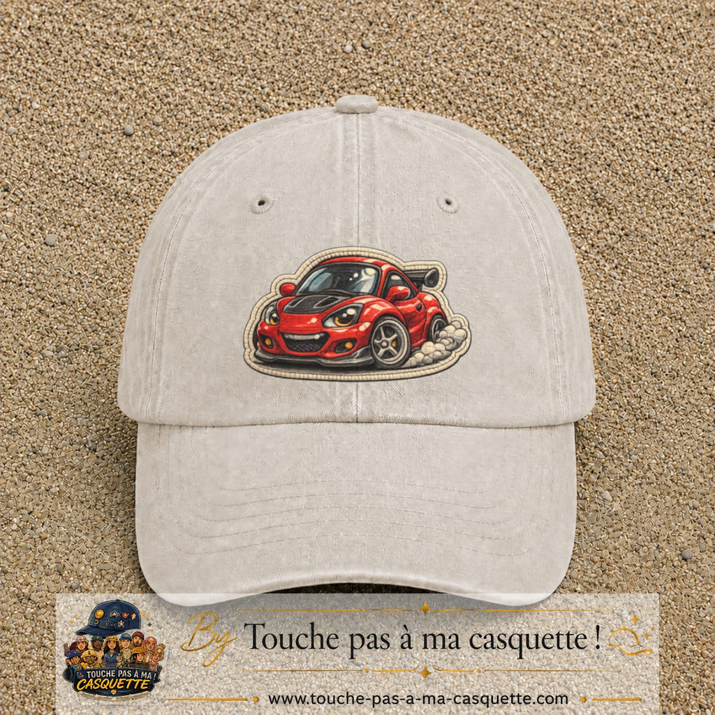 Image principale produit93grosBC - casquette Beige clair délavé avec visuel Voiture rouge 7 cm