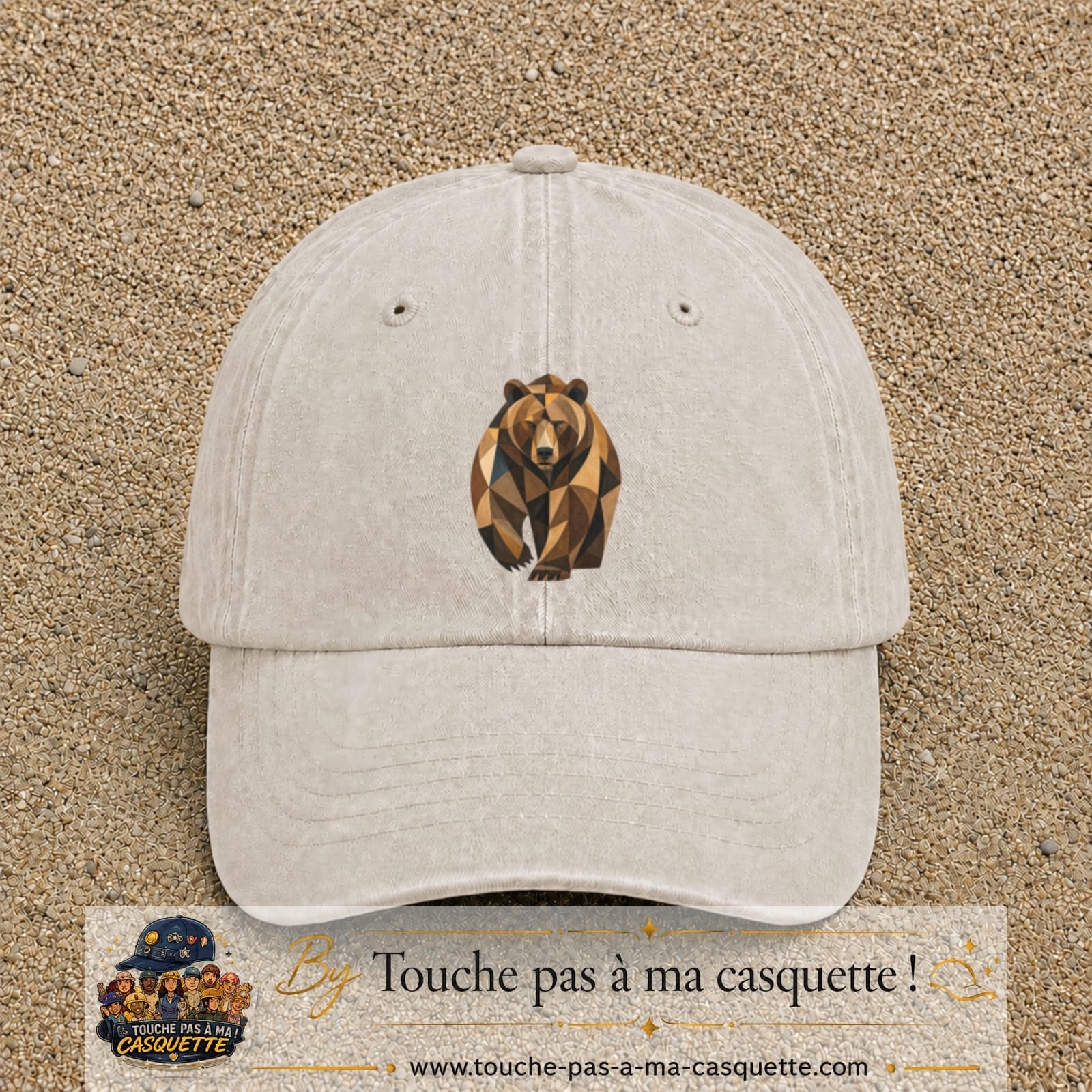 Image principale produit172grosBC - casquette Beige clair délavé avec visuel Ours géométrique 7 cm
