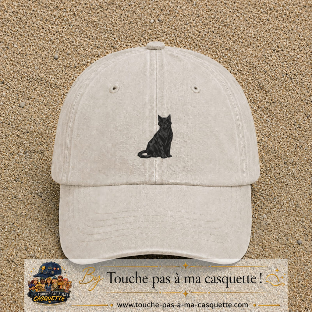 Image principale produit176moyenBC - casquette Beige clair délavé avec visuel Chat noir polygonal 5 cm