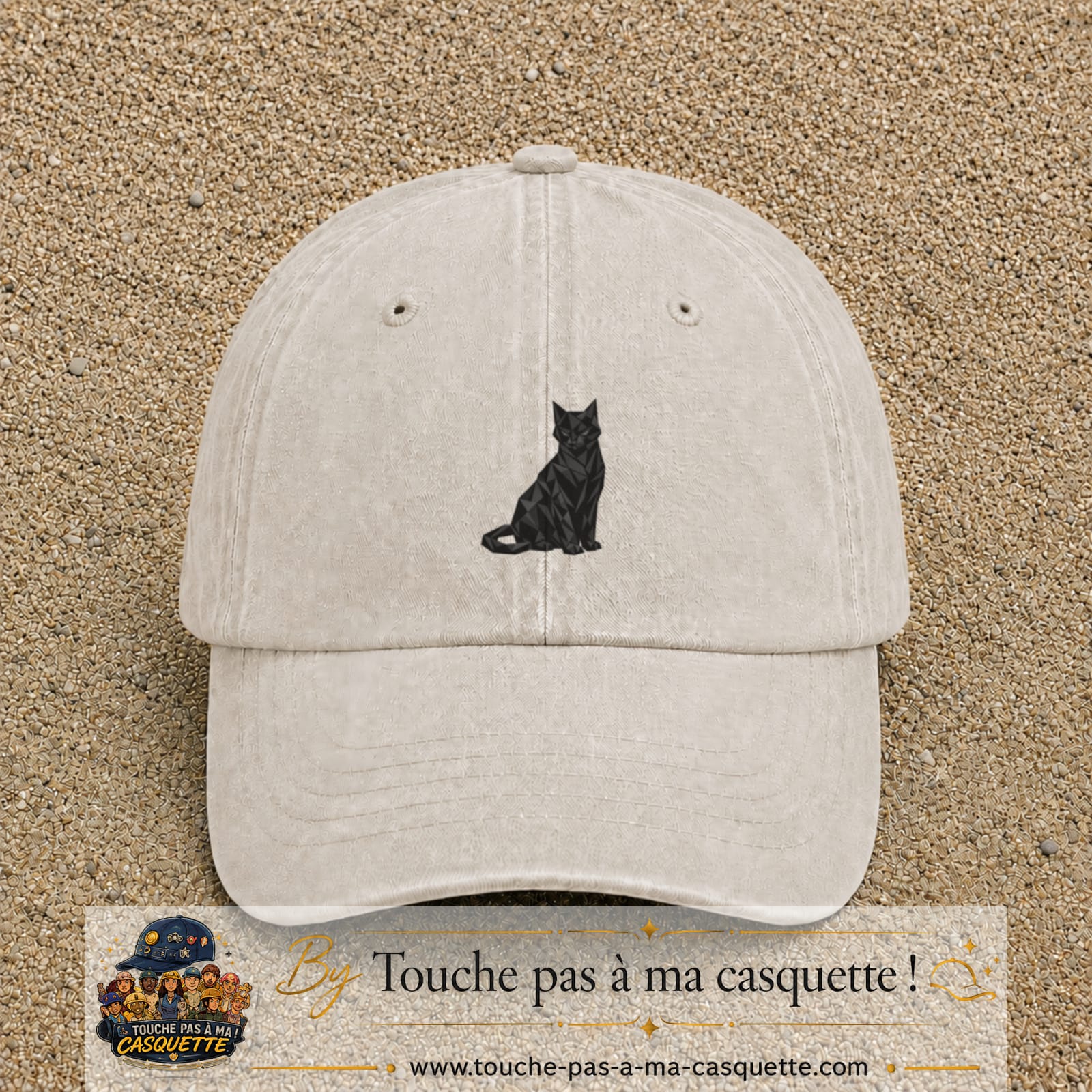 Image principale produit176moyenBC - casquette Beige clair délavé avec visuel Chat noir polygonal 5 cm
