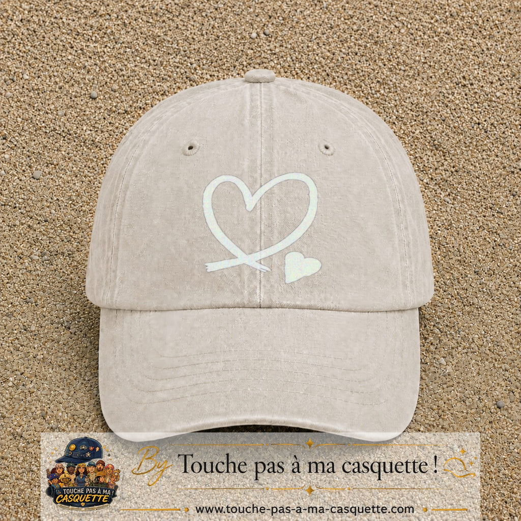 Image principale produit30grosBC - casquette Beige clair délavé avec visuel Cœur continu blanc 7 cm