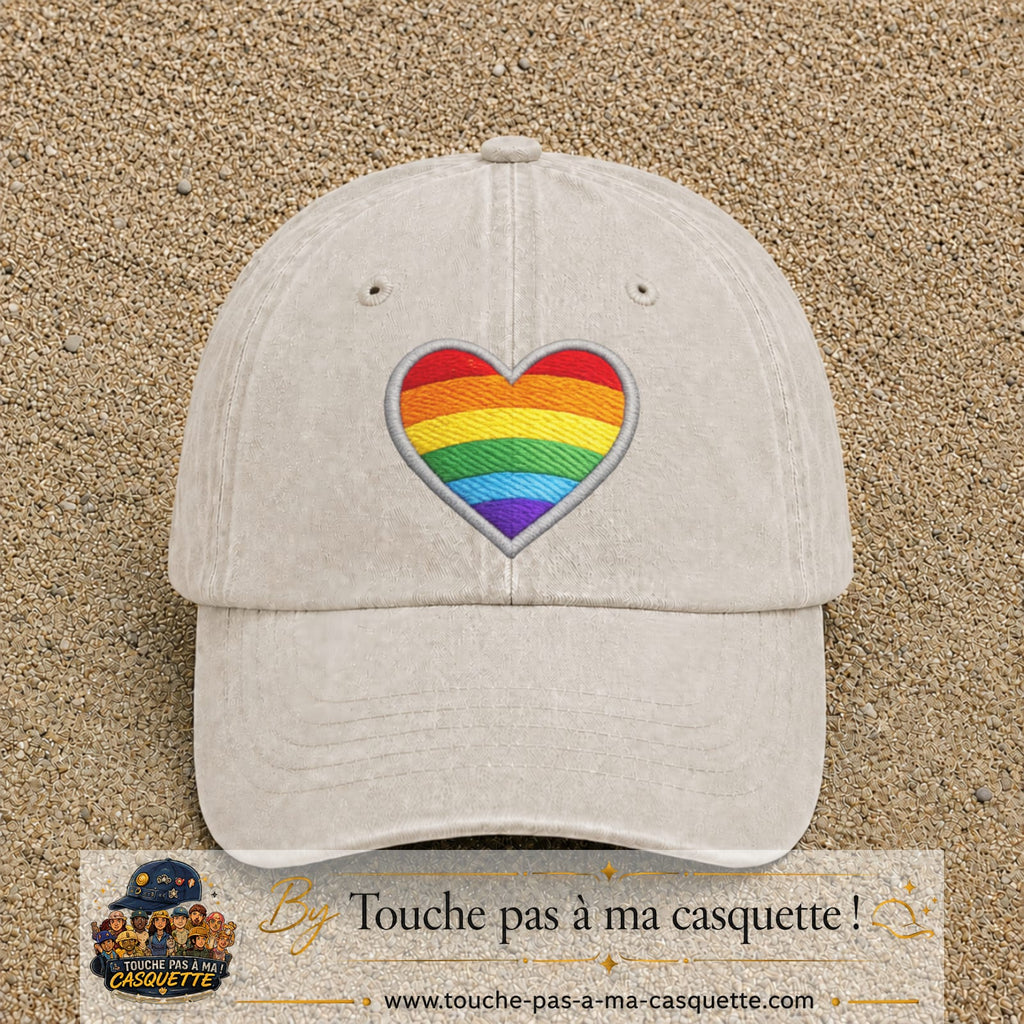Image principale produit25grosBC - casquette Beige clair délavé avec visuel Cœur arc-en-ciel écusson 7 cm