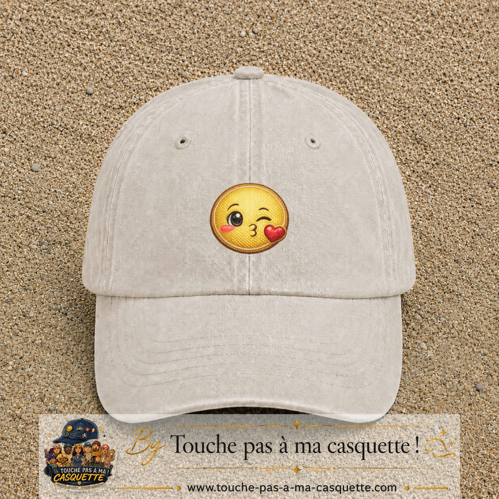 Casquette baseball Beige clair délavé 100% coton avec visuel Emoji bisou cœur 5 cm - image produit principale