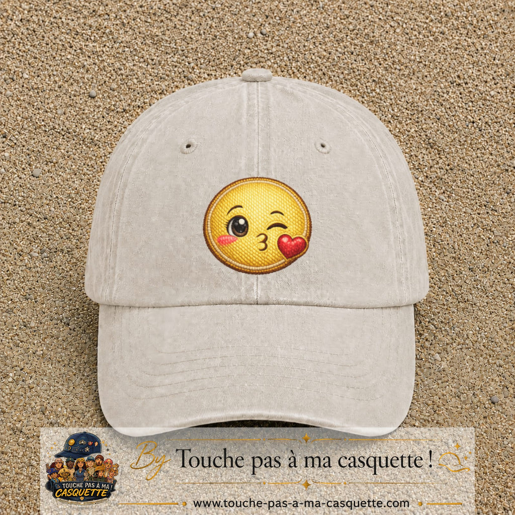 Casquette baseball Beige clair délavé 100% coton avec visuel Emoji bisou cœur 7 cm - image produit principale