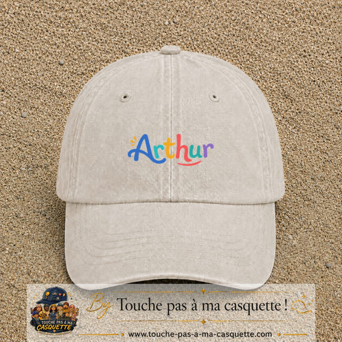 Casquette baseball Beige clair délavé 100% coton avec visuel Prénom Arthur coloré 5 cm - image produit principale