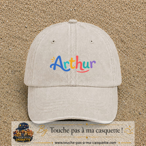 Casquette baseball Beige clair délavé 100% coton avec visuel Prénom Arthur coloré 7 cm - image produit principale
