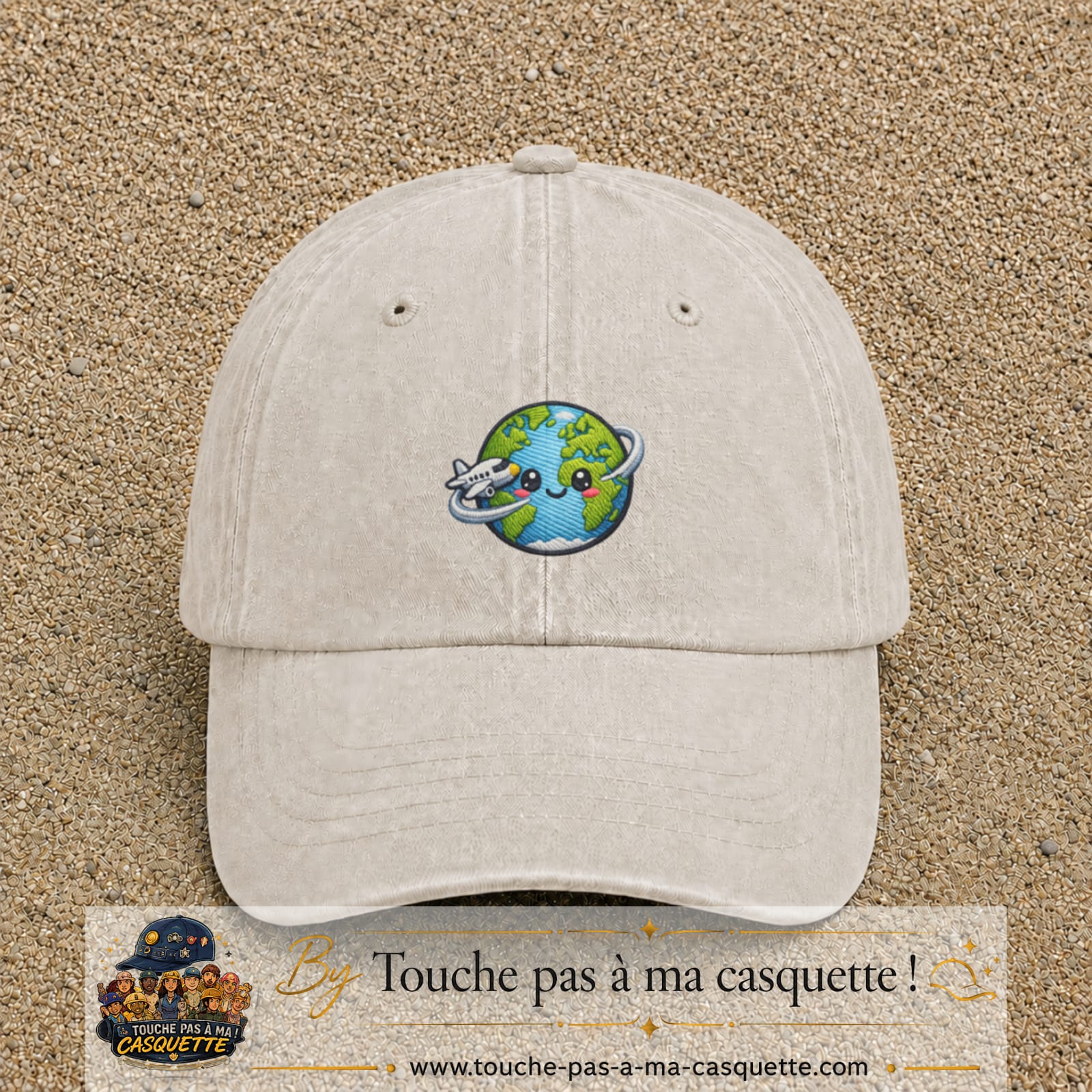 Casquette Beige clair délavé motif Globe voyageur avec avion 5 cm - vue principale
