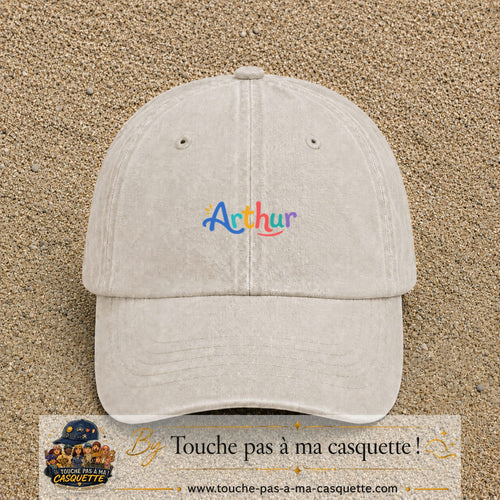 Casquette baseball Beige clair délavé 100% coton avec visuel Prénom Arthur coloré 3 cm - image produit principale