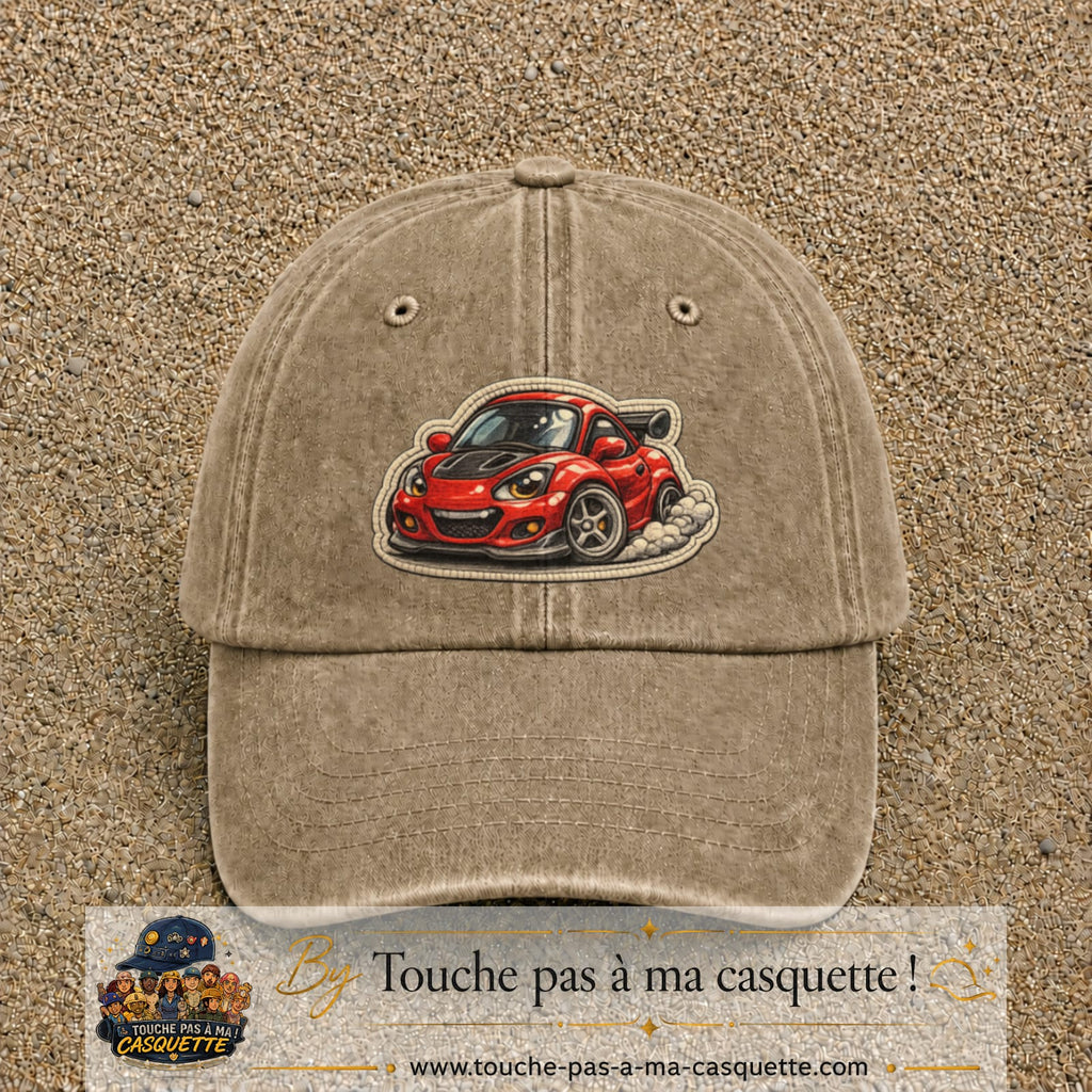 Image principale produit93grosBF - casquette Beige foncé délavé avec visuel Voiture rouge 7 cm