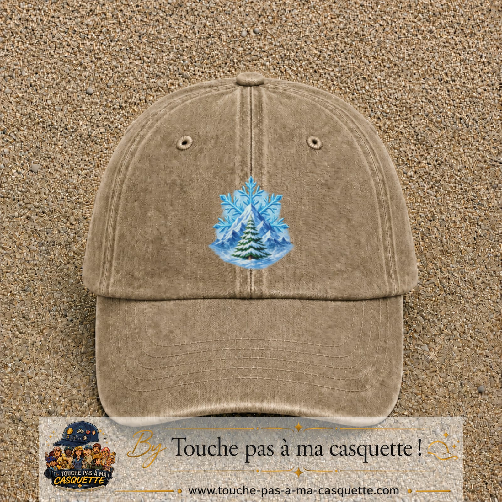 Casquette Beige foncé délavé avec motif Montagne enneigée et sapin en 7 cm – vue principale
