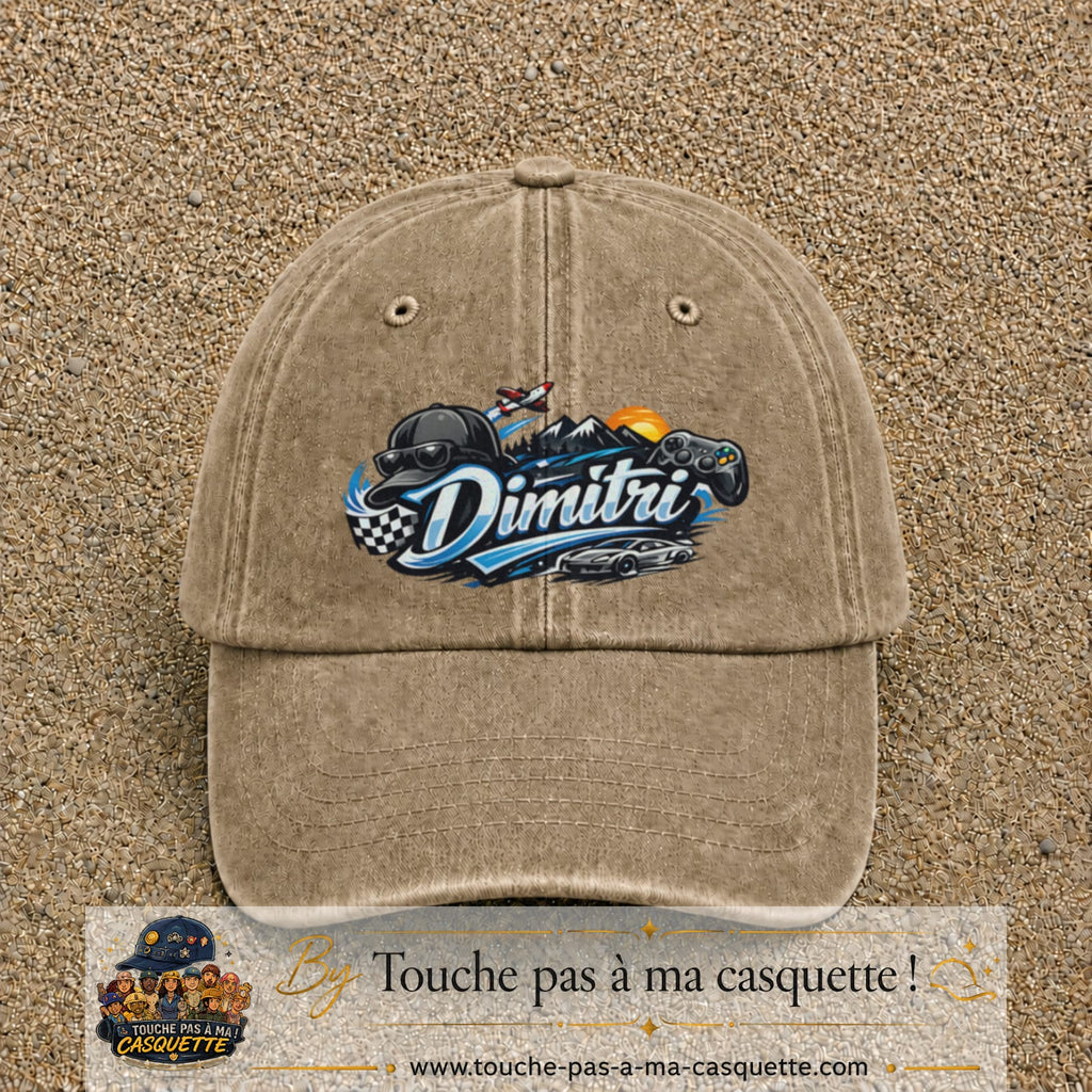 Casquette Beige foncé délavé avec motif Prénom Dimitri univers vitesse en 7 cm – vue principale