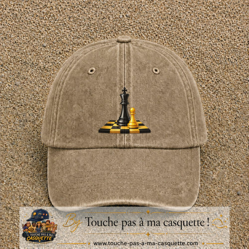 Image principale casquette Beige foncé délavé avec motif Échecs classiques 7 cm