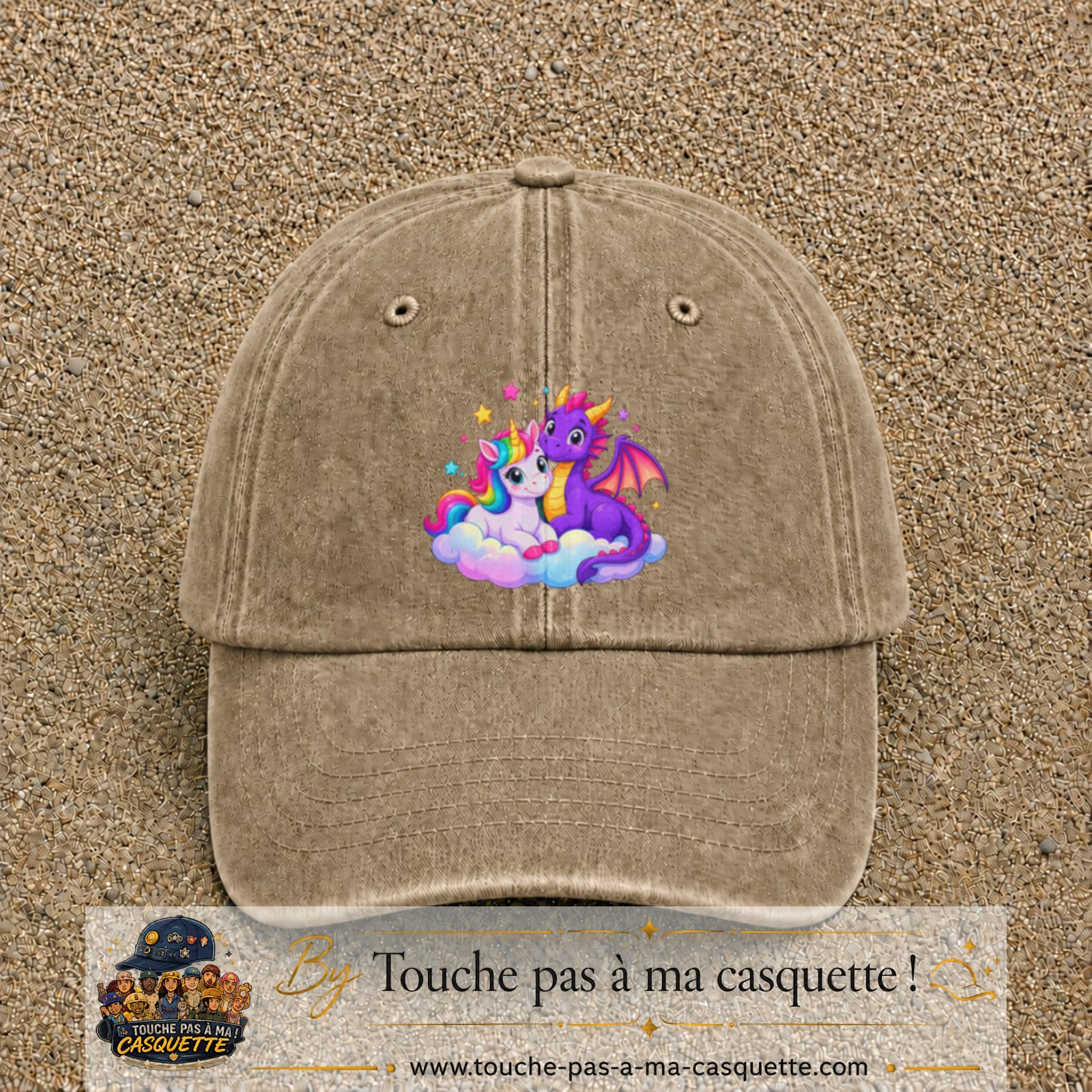 Casquette Beige foncé délavé motif Licorne et bébé dragon logo 7 cm