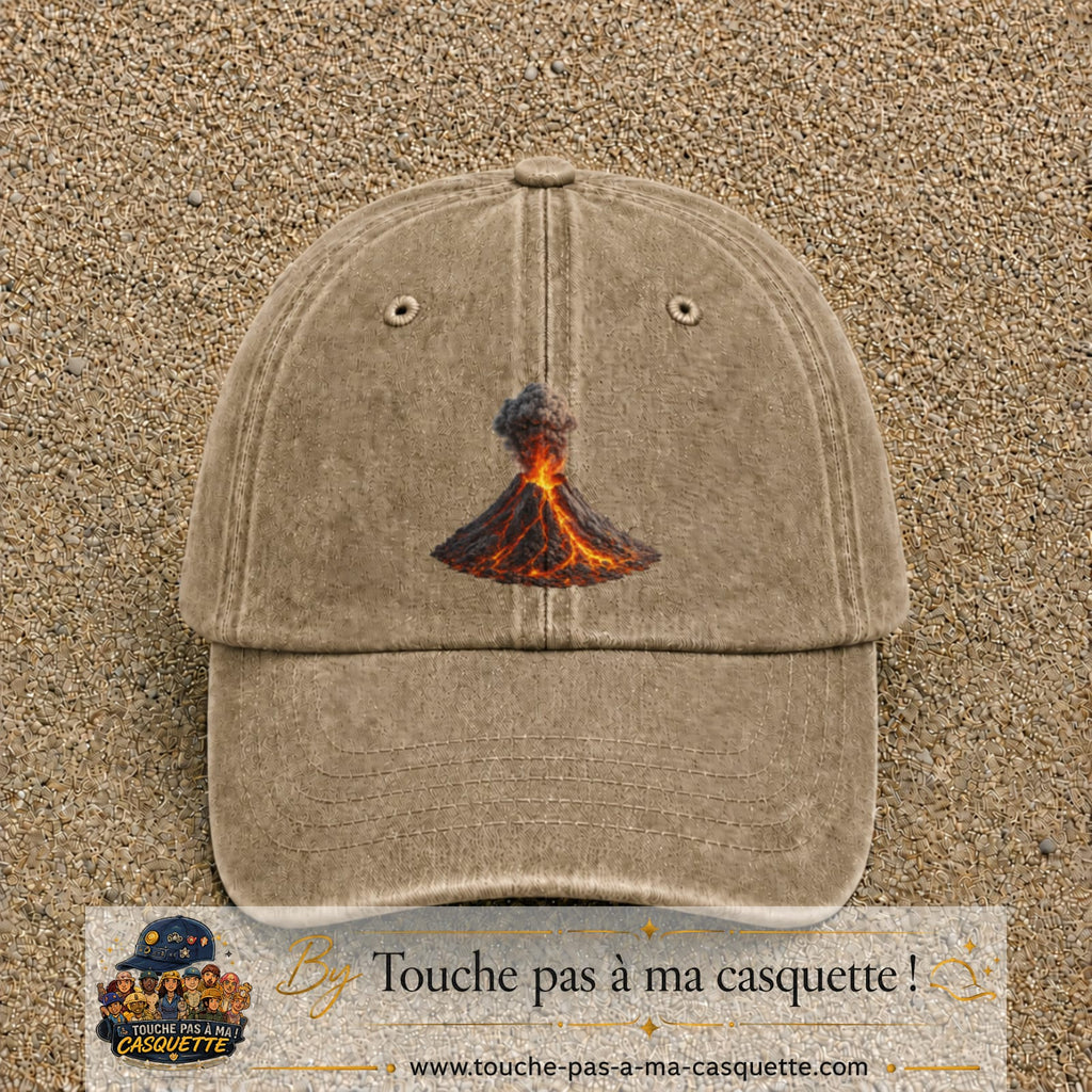 Image principale casquette Beige foncé délavé avec motif Volcan en éruption 7 cm