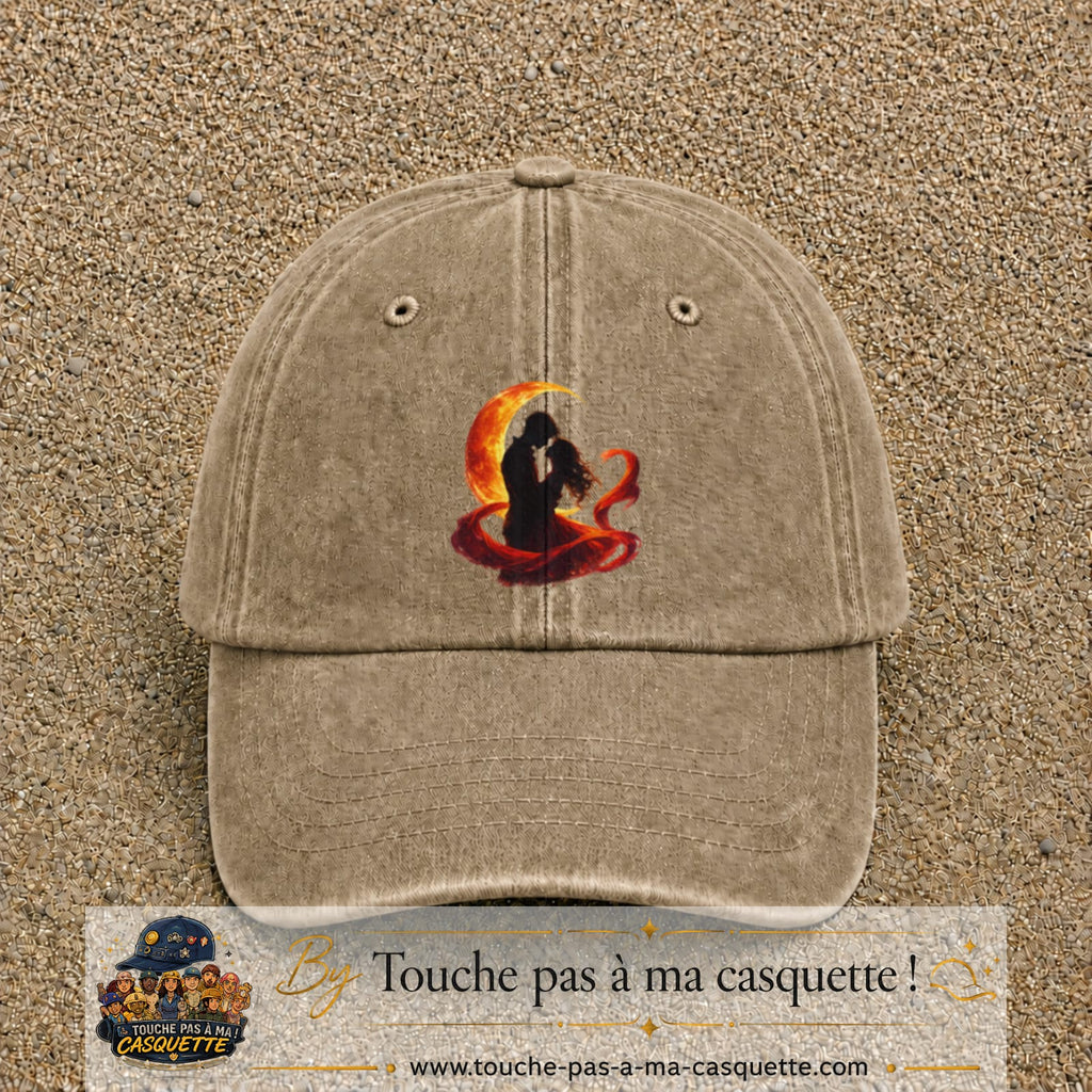 Casquette Beige foncé délavé motif Couple sous la lune logo 7 cm