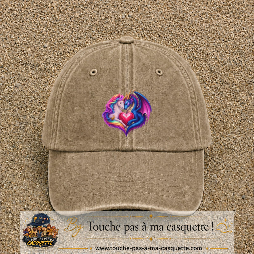 Casquette Beige foncé délavé motif Licorne et dragon cœur logo 7 cm