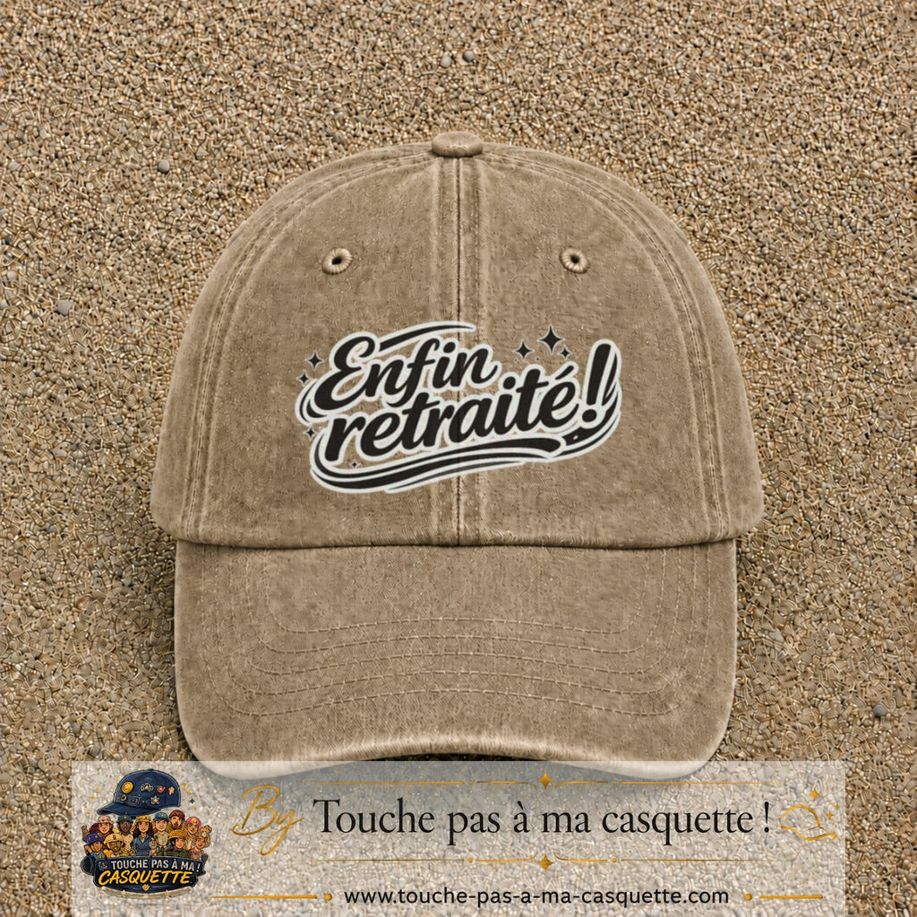 Casquette Beige foncé délavé avec motif Enfin retraité en 7 cm – vue principale