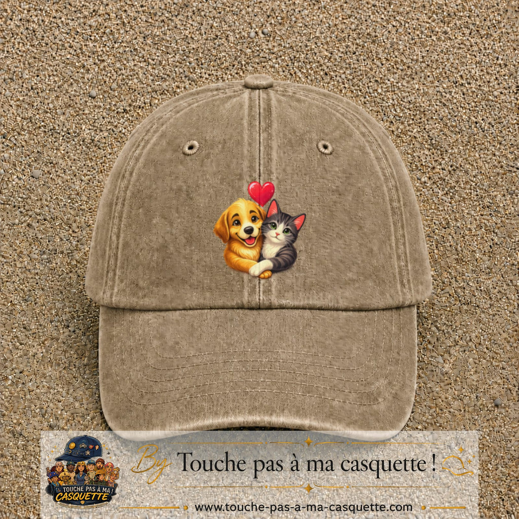 Casquette Beige foncé délavé avec motif Chien et chat complices en 7 cm – vue principale