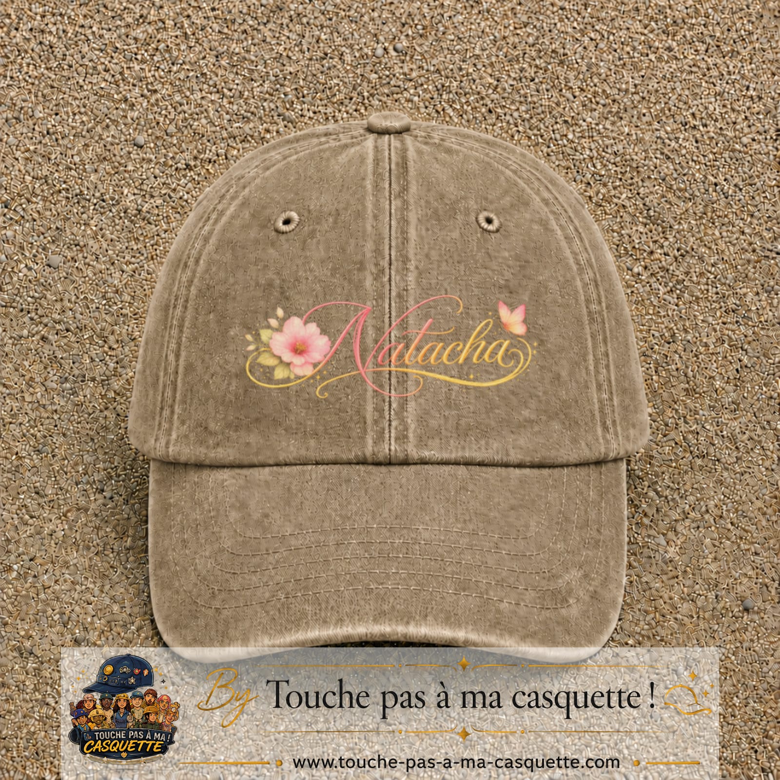 Casquette Beige foncé délavé avec motif Prénom Natacha fleuri en 5 cm – vue principale