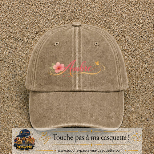 Casquette Beige foncé délavé avec motif Prénom Ambre fleuri en 7 cm – vue principale