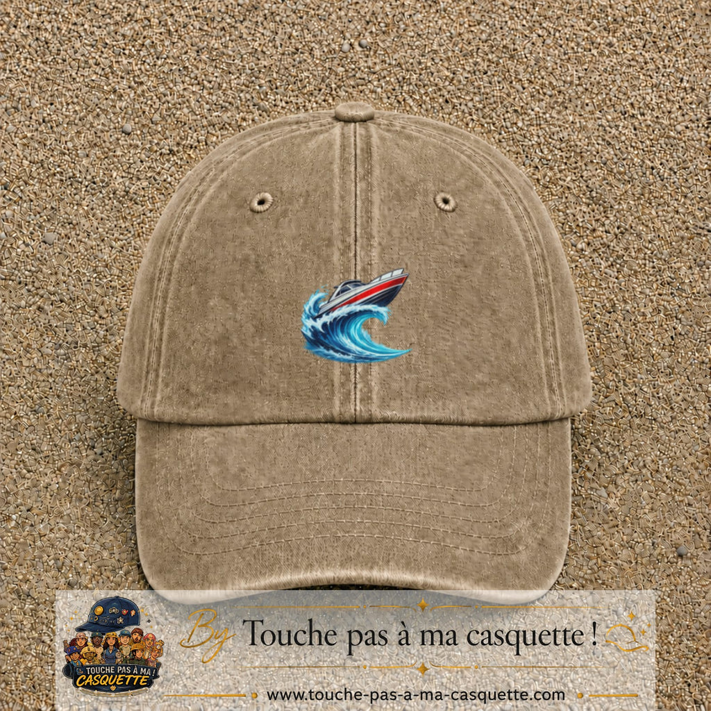 Casquette Beige foncé délavé avec motif Bateau à moteur sur vague en 5 cm – vue principale