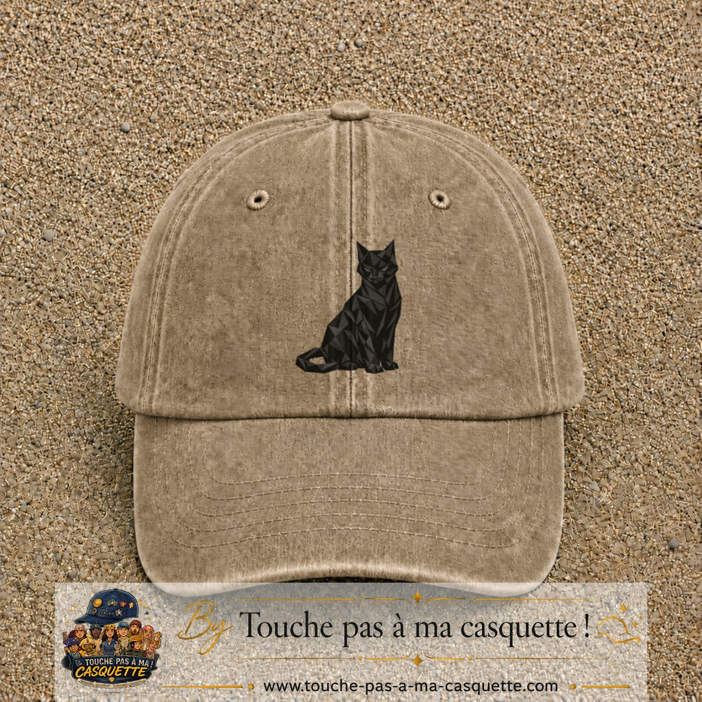 Image principale produit176grosBF - casquette Beige foncé délavé avec visuel Chat noir polygonal 7 cm