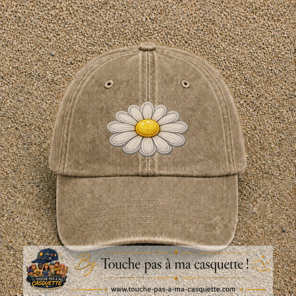 Image principale produit104grosBF - casquette Beige foncé délavé avec visuel Marguerite simple 7 cm
