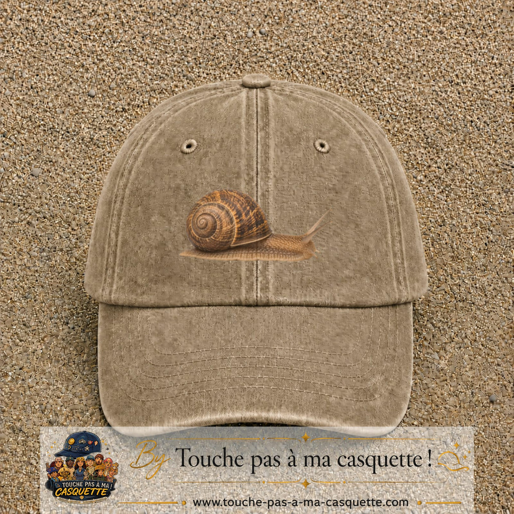 Image principale produit74moyenBF - casquette Beige foncé délavé avec visuel Escargot 5 cm