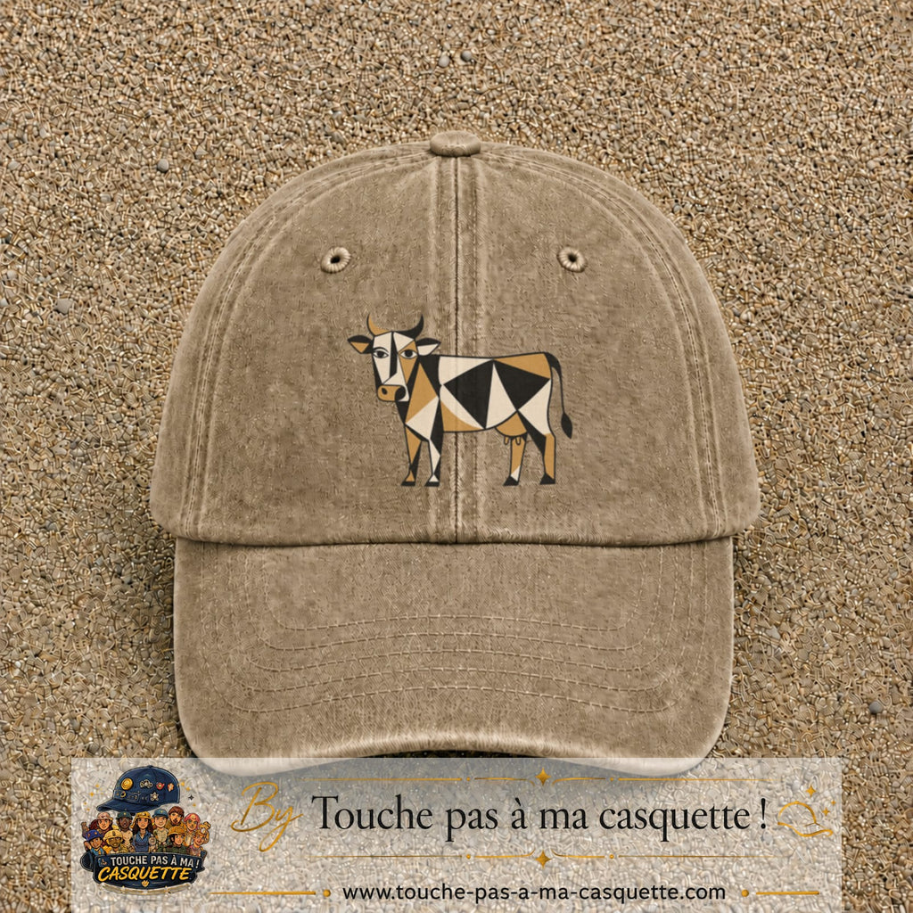 Image principale produit149grosBF - casquette Beige foncé délavé avec visuel Vache géométrique 7 cm