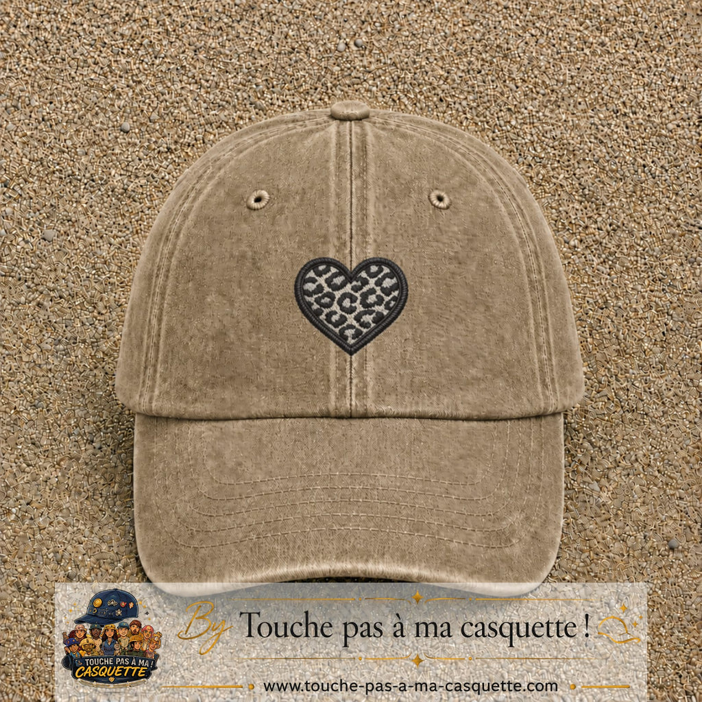 Image principale produit96moyenBF - casquette Beige foncé délavé avec visuel Cœur léopard simple 5 cm