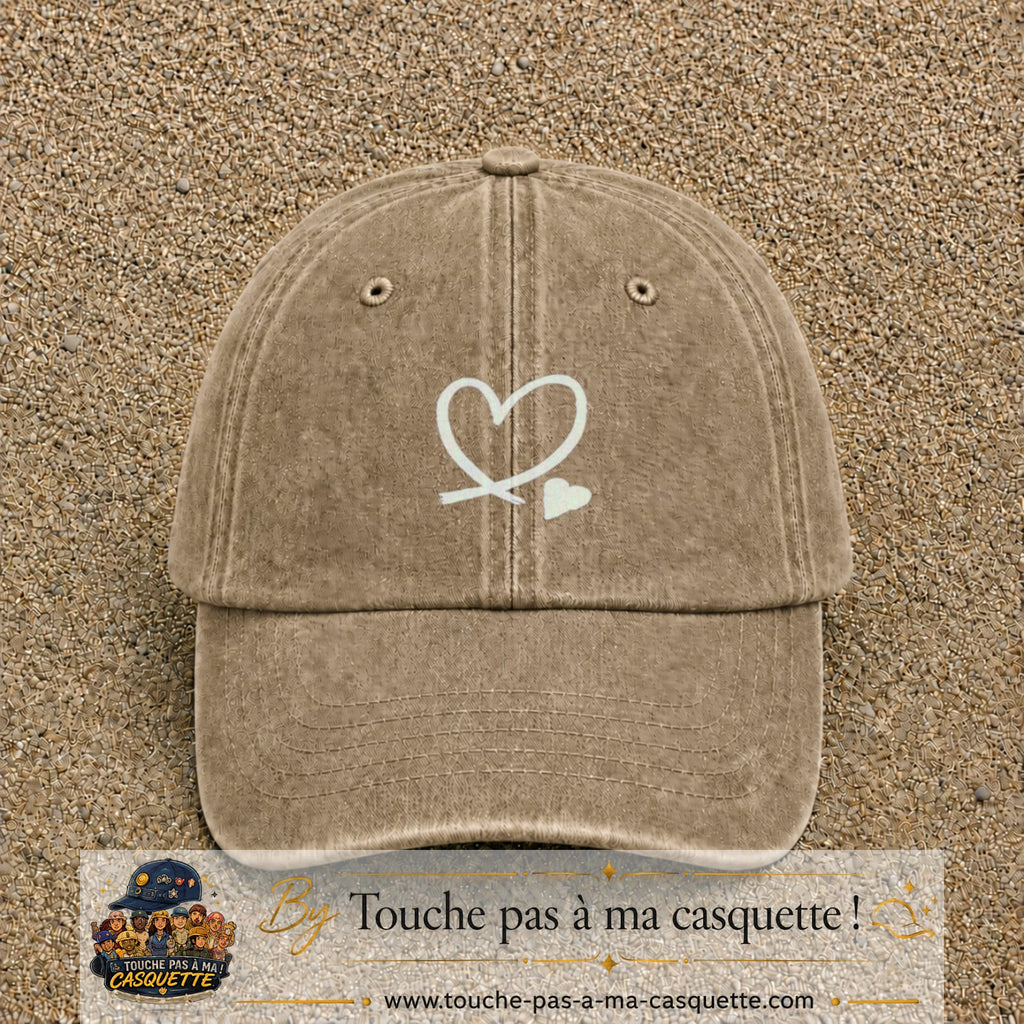 Image principale produit30moyenBF - casquette Beige foncé délavé avec visuel Cœur continu blanc 5 cm