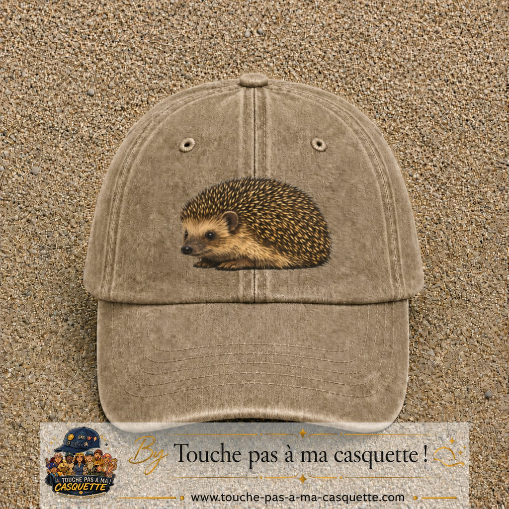 Image principale produit192grosBF - casquette Beige foncé délavé avec visuel Hérisson réaliste 7 cm