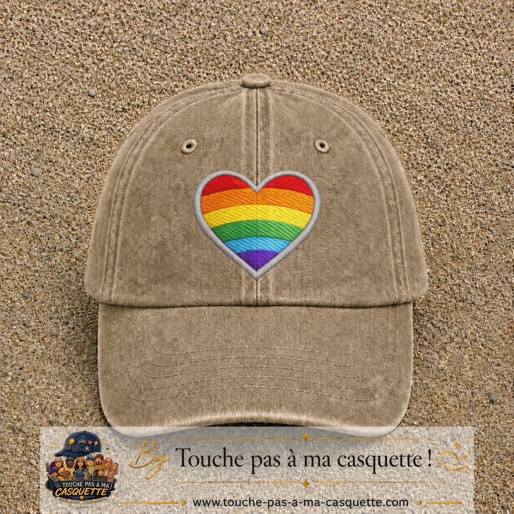 Image principale produit25grosBF - casquette Beige foncé délavé avec visuel Cœur arc-en-ciel écusson 7 cm