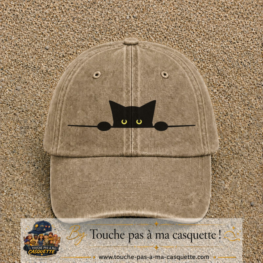 Image principale produit14grosBF - casquette Beige foncé délavé avec visuel Chat noir caché pattes 7 cm