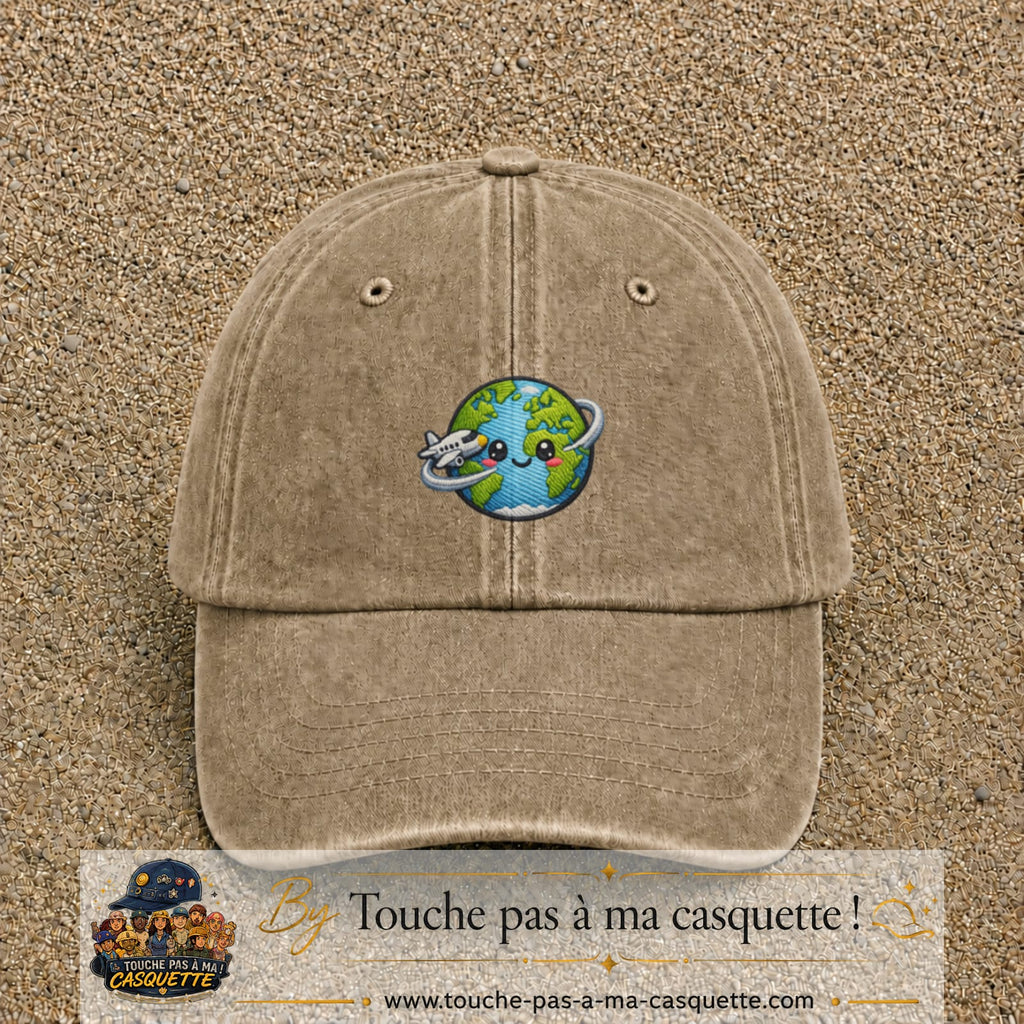 Image principale produit115moyenBF - casquette Beige foncé délavé avec visuel Monde kawaii avion 5 cm