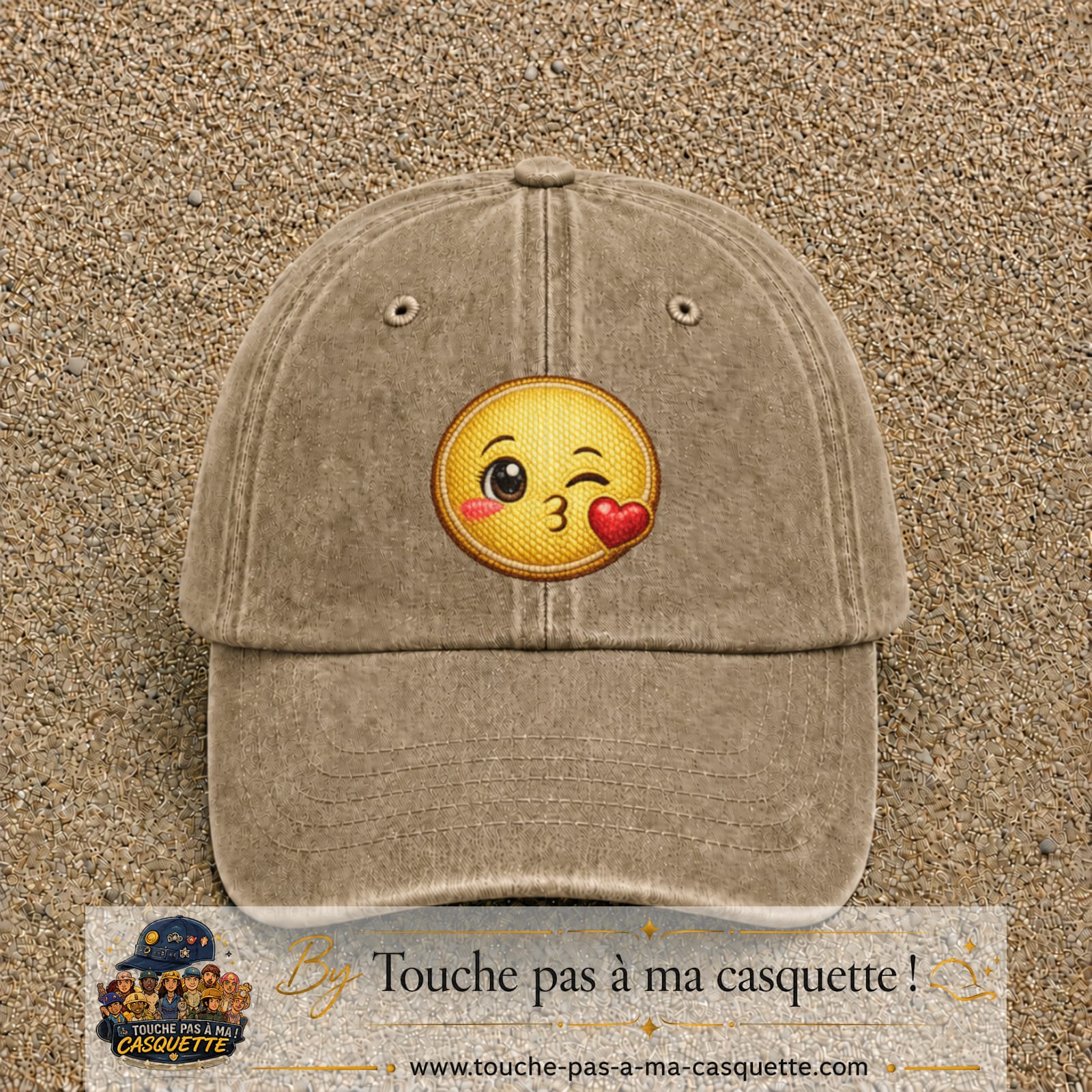 Casquette baseball Beige foncé délavé 100% coton avec visuel Emoji bisou cœur 7 cm - image produit principale