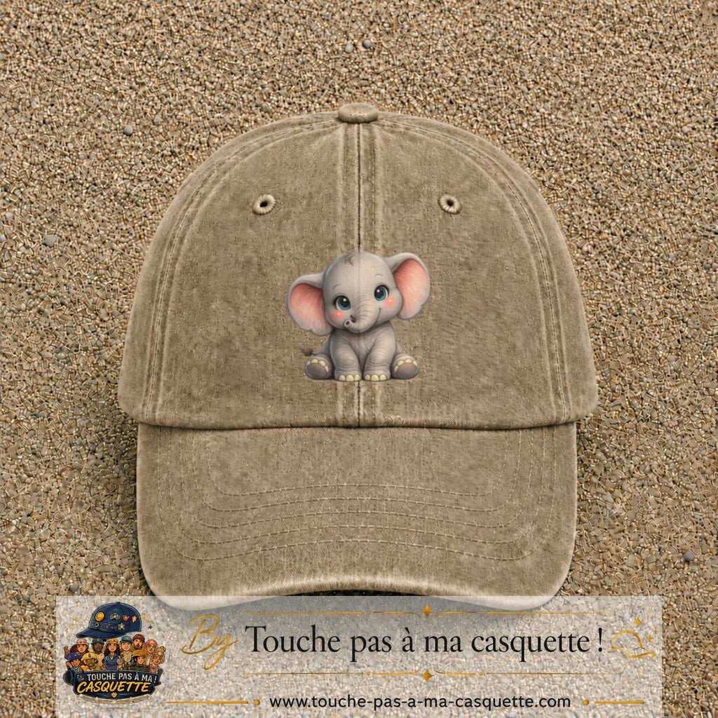 Casquette baseball Beige foncé délavé 100% coton avec visuel Éléphanteau kawaii 7 cm - image produit principale