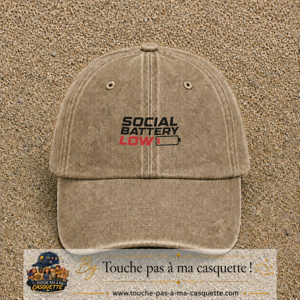 Casquette Beige foncé délavé 100% coton avec motif Social Battery Low 3 cm - image principale