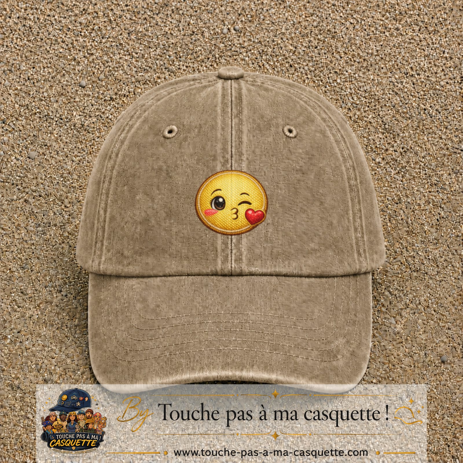 Casquette baseball Beige foncé délavé 100% coton avec visuel Emoji bisou cœur 5 cm - image produit principale
