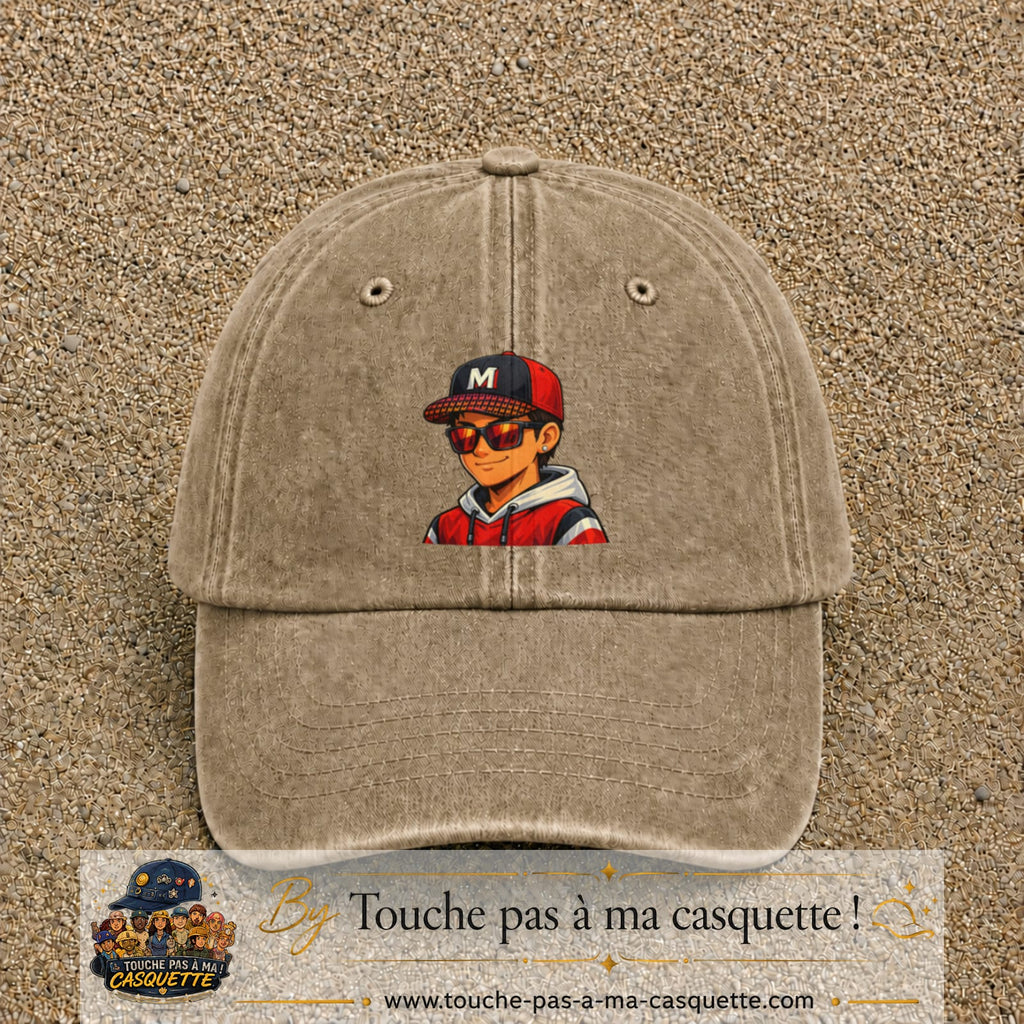 Casquette Beige foncé délavé 100% coton avec motif Garçon casquette rouge et lunettes 7 cm - image principale
