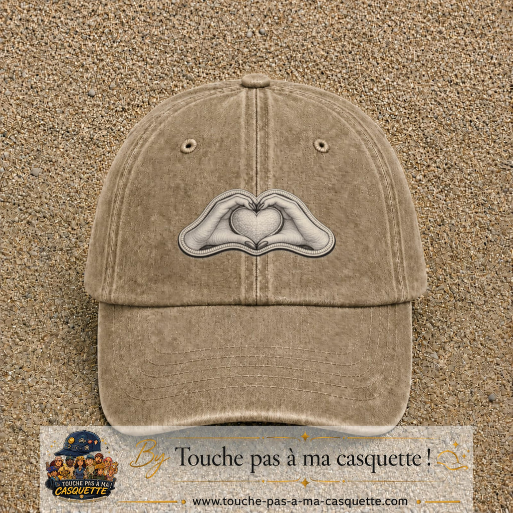 Casquette Beige foncé délavé motif Mains formant un cœur 5 cm - vue principale