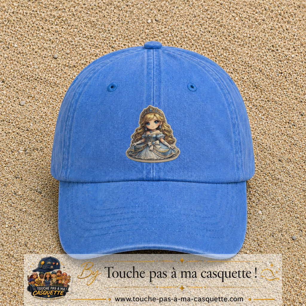 Image principale produit94grosBLC - casquette Bleu ciel délavé avec visuel Princesse poupée 7 cm