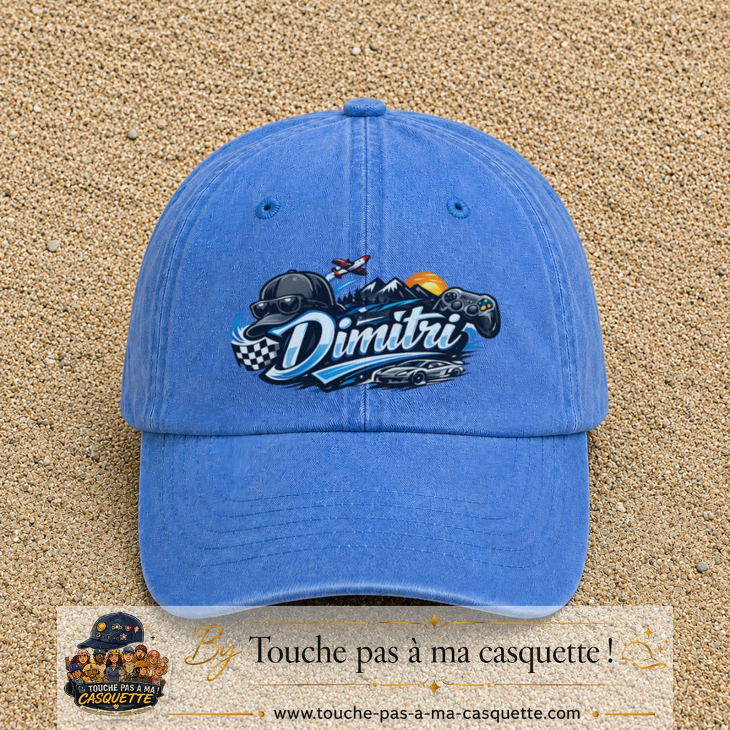 Casquette Bleu ciel délavé avec motif Prénom Dimitri univers vitesse en 7 cm – vue principale