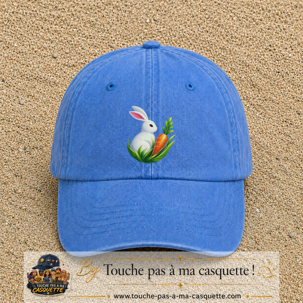 Casquette Bleu ciel délavé motif Lapin blanc avec carotte logo 7 cm
